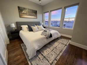 4 bedrooms, desk, iron/ironing board, travel crib