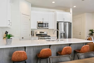 Casa geminada, 3 quartos | Cozinha privada | Geladeira, fogão, cafeteira/chaleira, torradeira