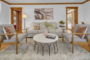Smart TV, stereo, offices