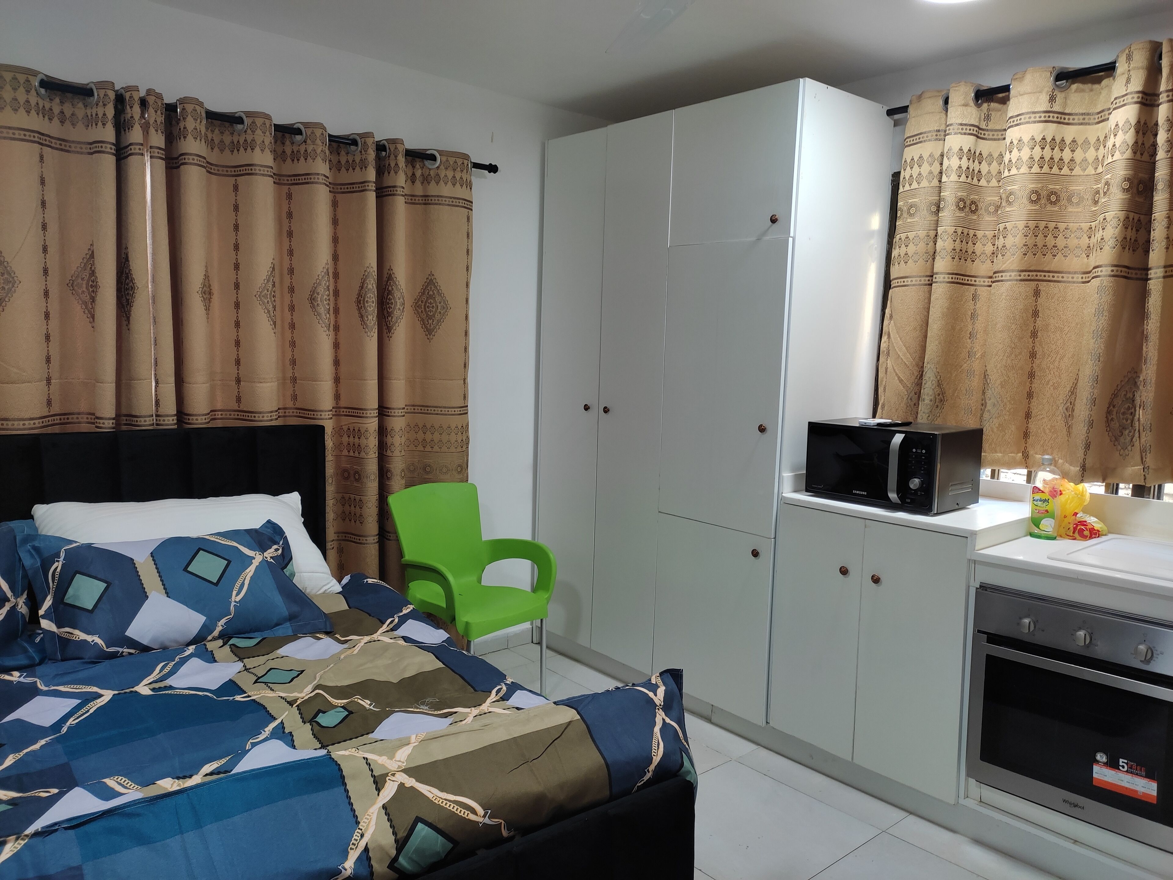 1 habitación, tabla de planchar con plancha, wifi y ropa de cama 