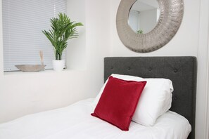Iron/ironing board, WiFi, bed sheets