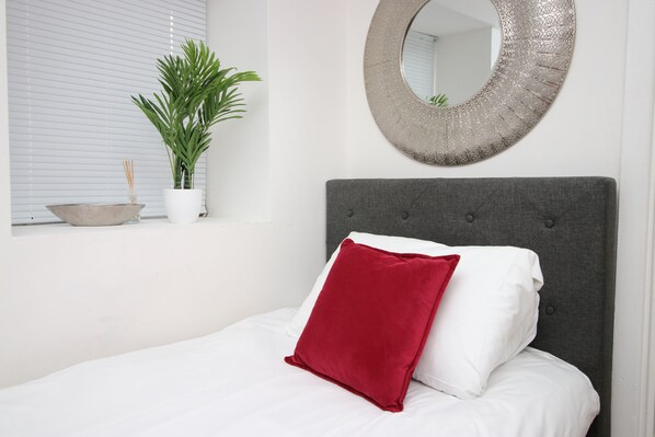 Iron/ironing board, WiFi, bed sheets