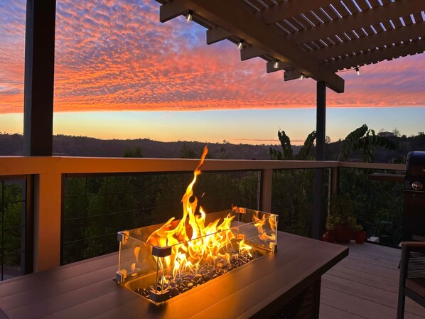 Property grounds - Hilltop Penthouse Cottage with Sweeping Views (San Diego County)