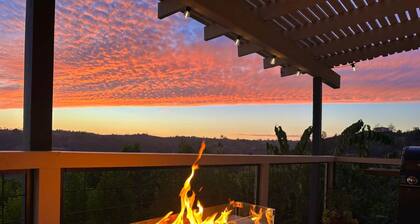 Hilltop Penthouse Cottage with Sweeping Views