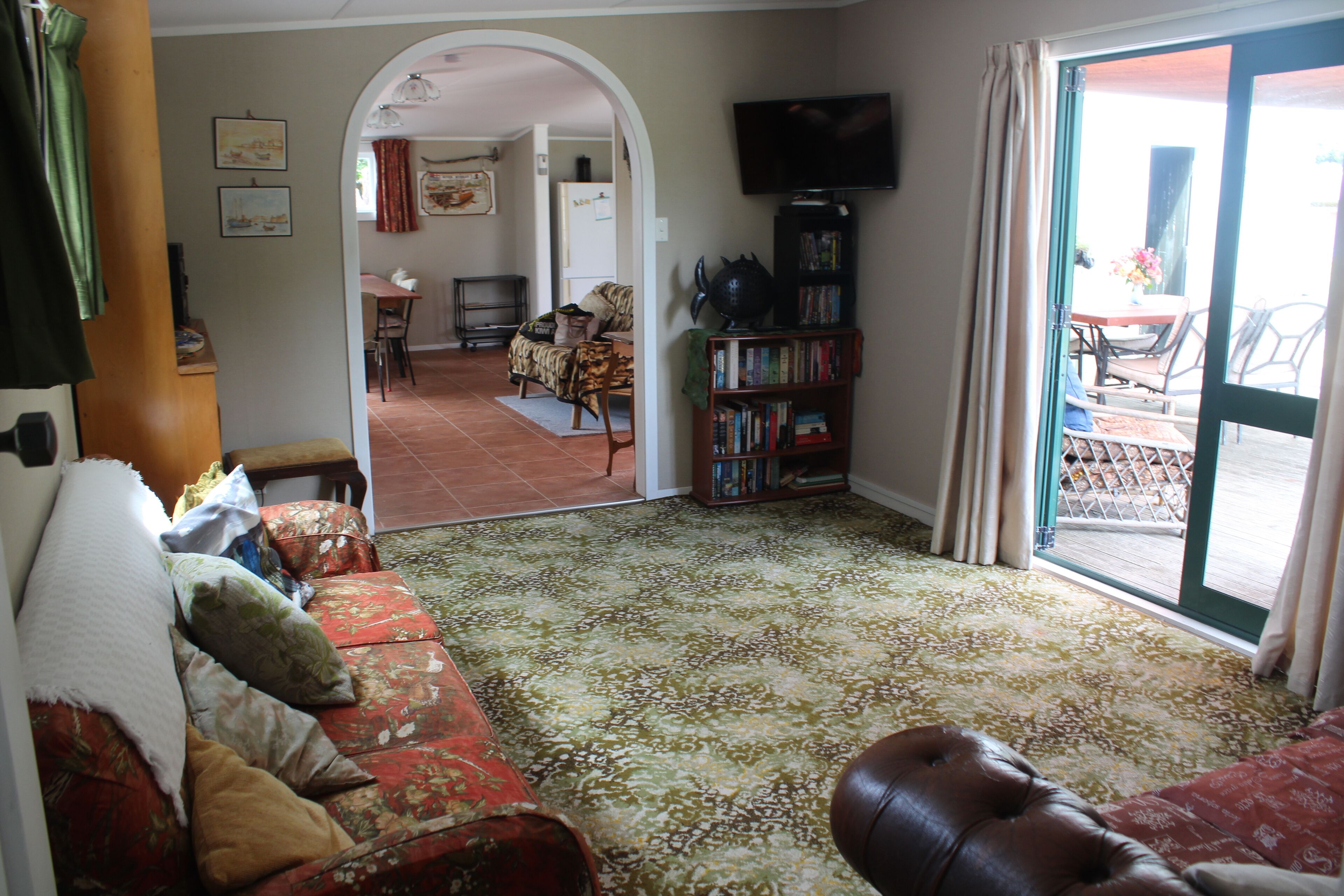 Televisio, kirjoja, stereot