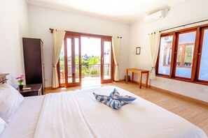 Standardzimmer, Nichtraucher, Poolblick | Schreibtisch, schallisolierte Zimmer, kostenloses WLAN, Bettwäsche