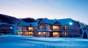Exterior - Unforgettable Bluegreen Winter Vacation Walking Distance to awesome skiing (Boyne Falls)