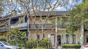 A two-story building with a balcony, a white door, and a number '40' on the facade. - Family home in the heart of Paddington (Paddington)