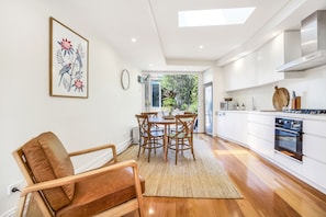 Stunning eat-in kitchen