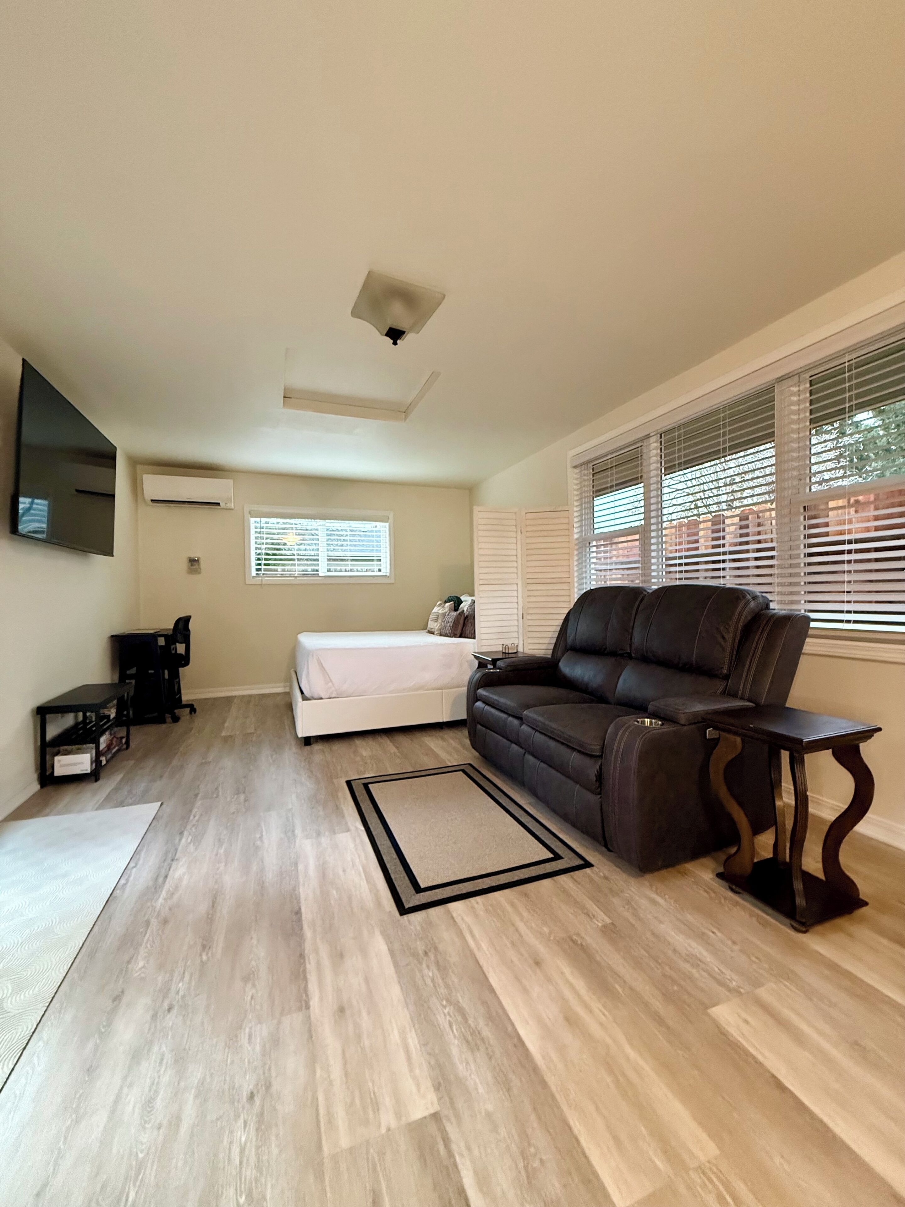 Una scrivania, ferro/asse da stiro, Wi-Fi gratuito, lenzuola