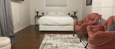 Bügeleisen/Bügelbrett, kostenloses WLAN, Bettwäsche