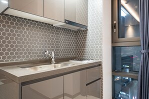 Deluxe Double Room | Soundproofing, free WiFi, bed sheets - Griffin Bay Hotel (Busan)