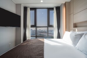 Standard Double Room, Sea View | Soundproofing, free WiFi, bed sheets - Griffin Bay Hotel (Busan)