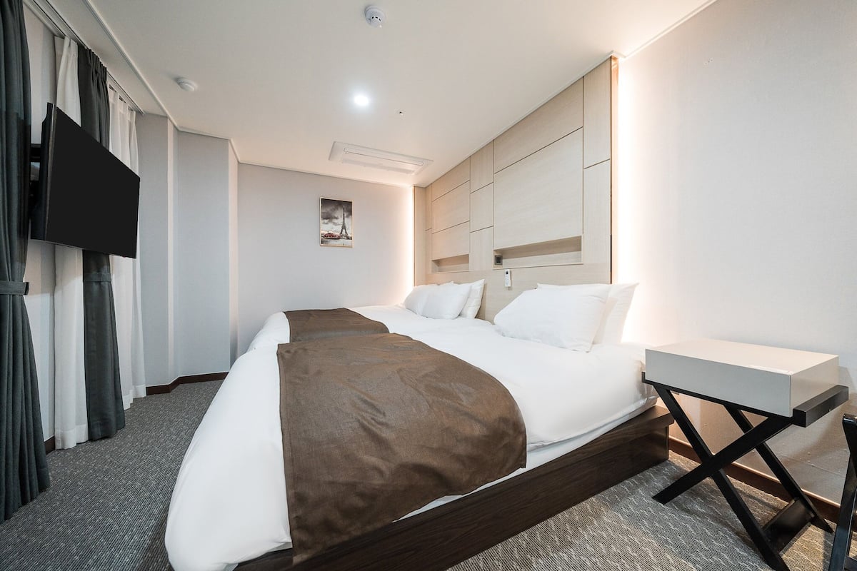 Deluxe Twin Room | Soundproofing, free WiFi, bed sheets