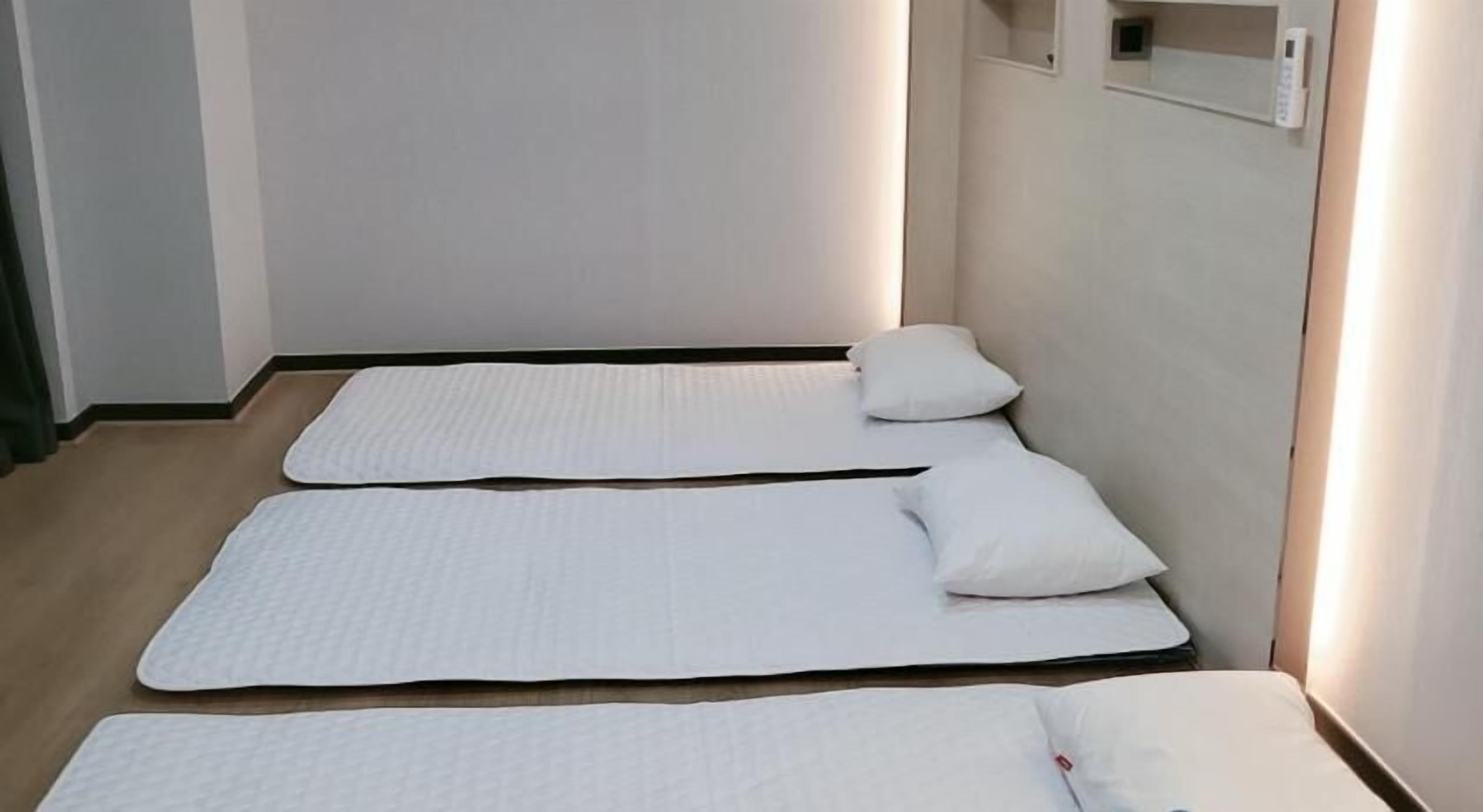 Soundproofing, free WiFi, bed sheets