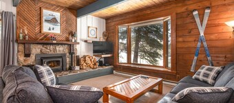 Walk 240 yds to Resort+Steps to Hot Tub/Free Town/Ski Bus-Wood Stove/Cabin Like Setting-Covered Deck