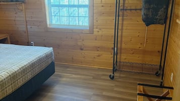 3 bedrooms, free WiFi, bed sheets, wheelchair access