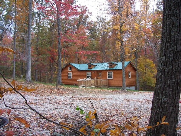Exterior - Spacious 740 sq ft Cabin w/ Deck, Fire Pit & Disc Golf — Mins from Mammoth Cave (Mammoth Cave)