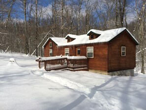 Exterior - Spacious 740 sq ft Cabin w/ Deck, Fire Pit & Disc Golf — Mins from Mammoth Cave (Mammoth Cave)
