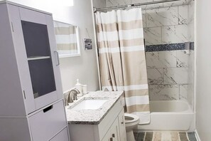 Combined shower/bathtub, hair dryer, towels, soap - Cottage by the Line (Atlanta)