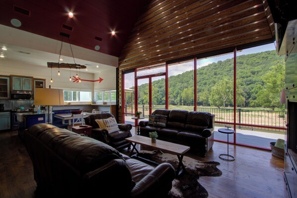 Smart TV - The Hangout on the Caddo River - Porch to River (Glenwood)