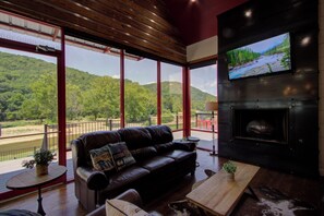 Smart TV - The Hangout on the Caddo River - Porch to River (Glenwood)
