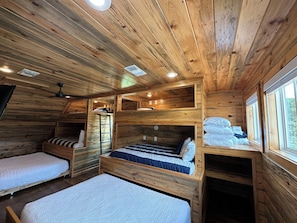 4 bedrooms, iron/ironing board, free WiFi, bed sheets