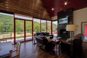 Smart TV - The Hangout on the Caddo River - Porch to River (Glenwood)