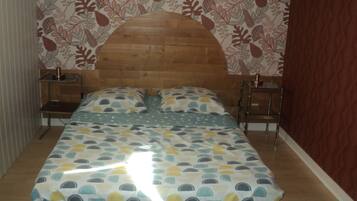 1 bedroom, iron/ironing board, free WiFi, bed sheets