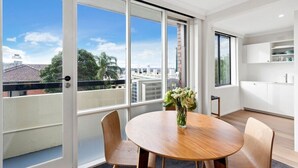 Dining - Hakuna Stylish South Yarra Apartment (South Yarra)