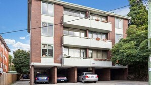Exterior - Hakuna Stylish South Yarra Apartment (South Yarra)