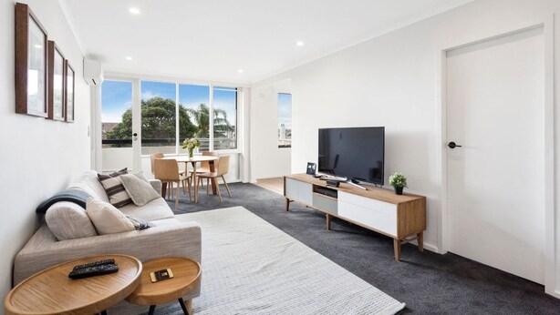 TV, stereo - Hakuna Stylish South Yarra Apartment (South Yarra)