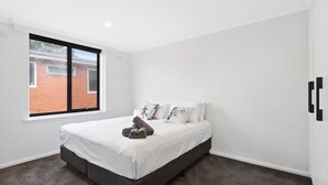 2 bedrooms, free WiFi, bed sheets - Hakuna Stylish South Yarra Apartment (South Yarra)