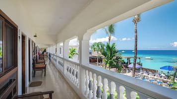 Queen Room with Ocean View | Terrace/patio