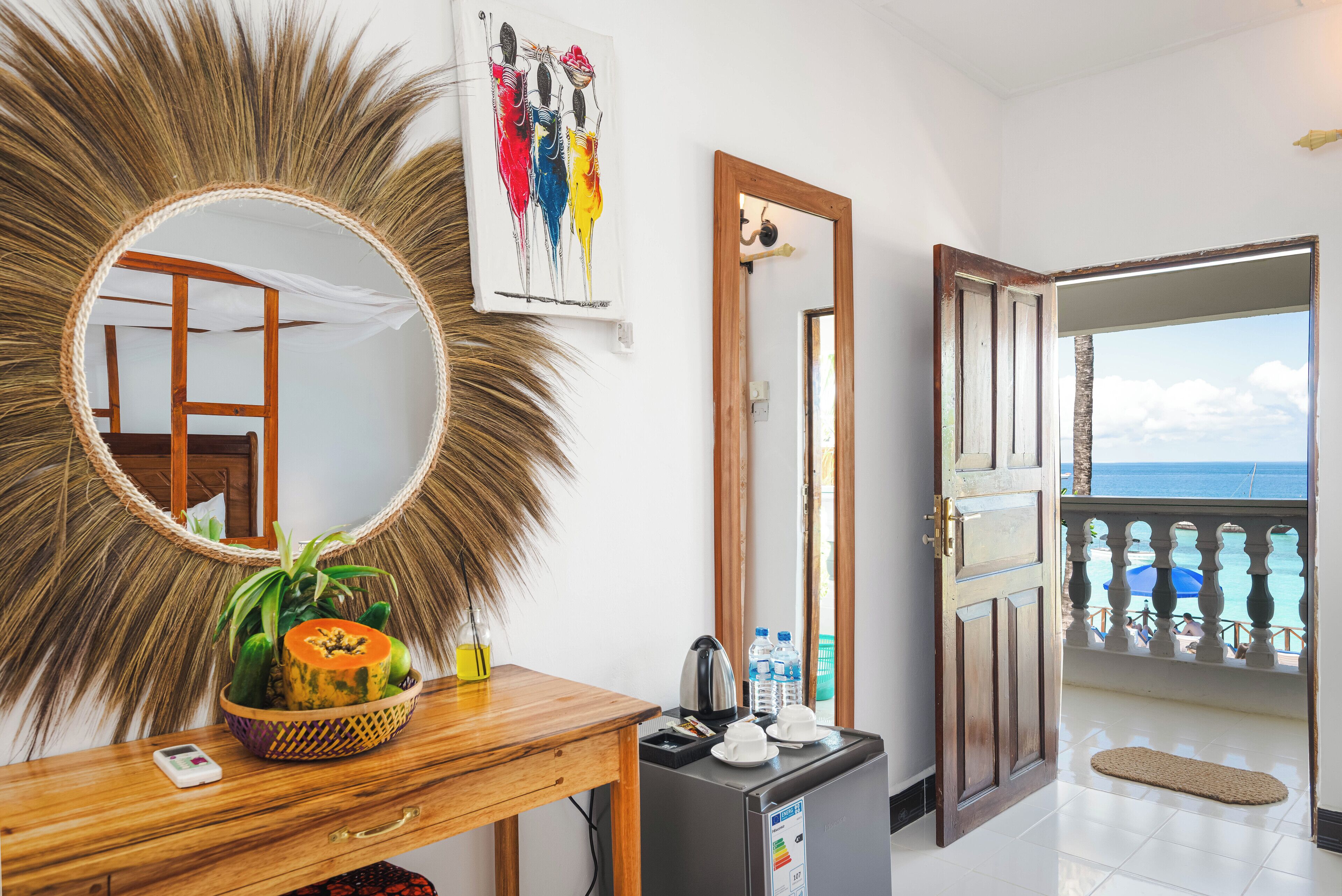 Deluxe-huone, valtamerinäköala | Minibaari, tallelokero huoneessa, työpöytä, silitysrauta/-lauta