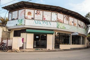 Soins corporels, gommages corporels, 1 salle de soins