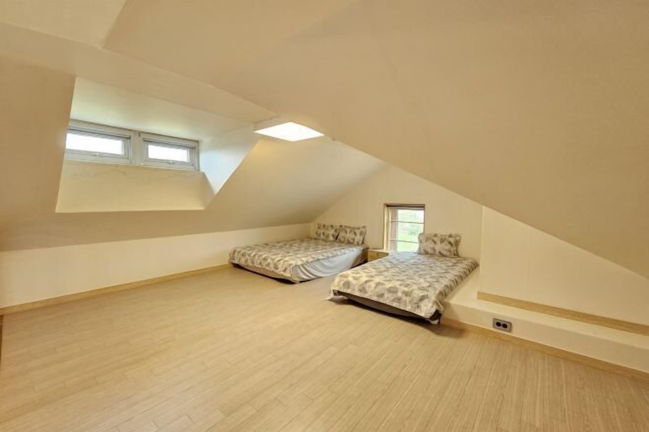 WiFi (無料)、ベッドシーツ