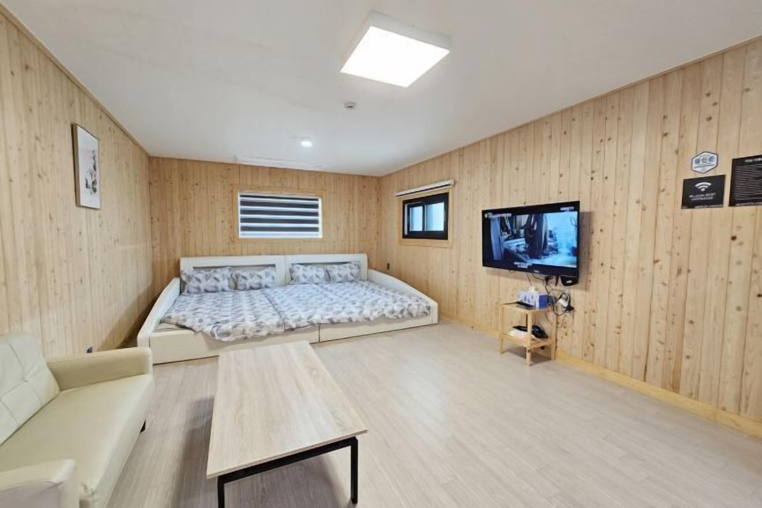 WiFi (無料)、ベッドシーツ