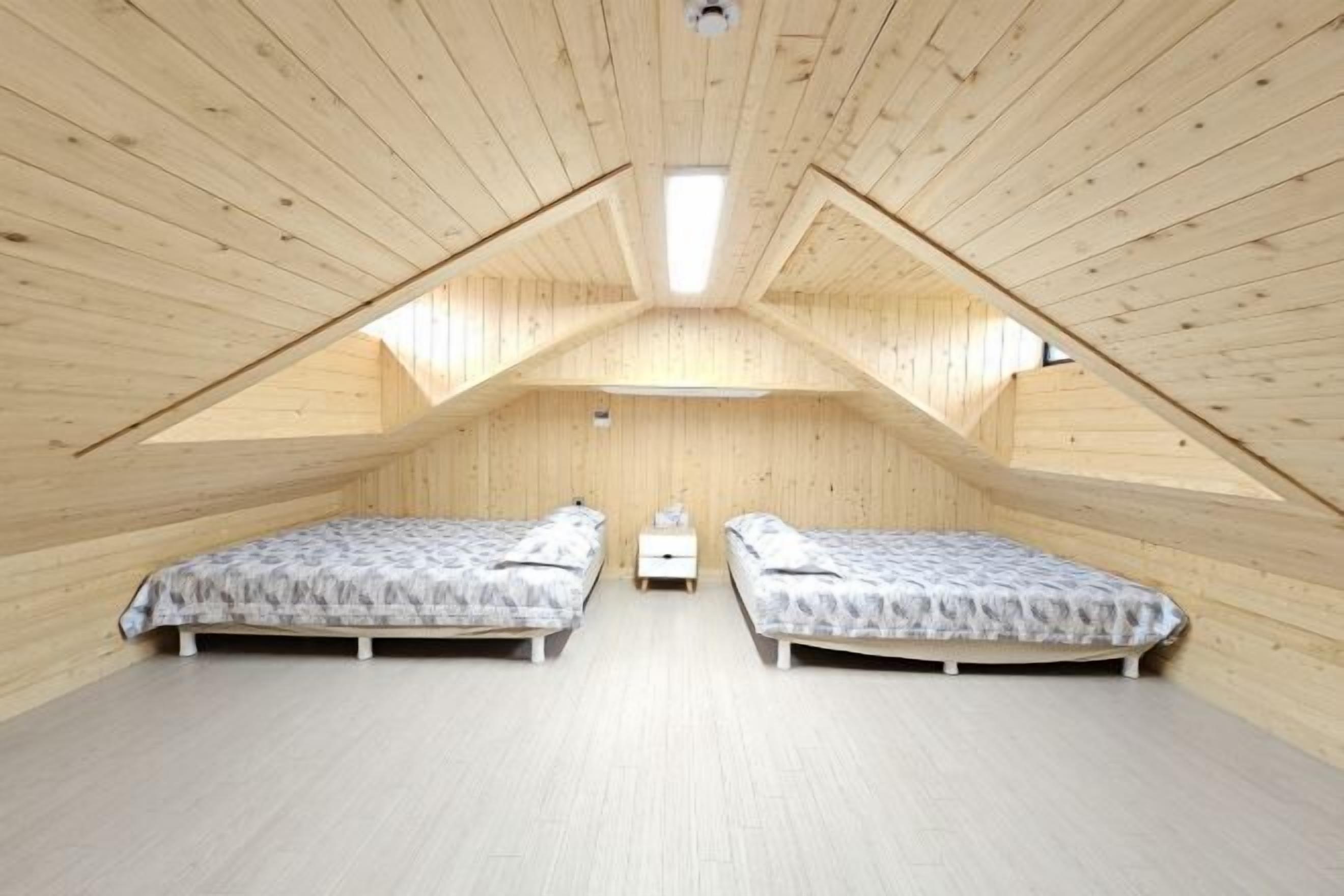 WiFi (無料)、ベッドシーツ