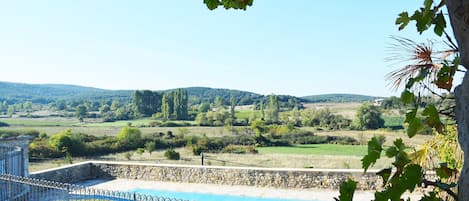 Piscina all'aperto, una piscina riscaldata