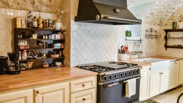 Chaise haute, tables à manger