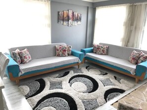 En 106-centimeters smart-TV med Parabol-TV