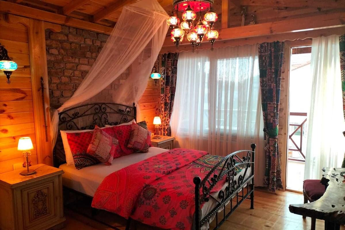 2 bedrooms, premium bedding, individually decorated