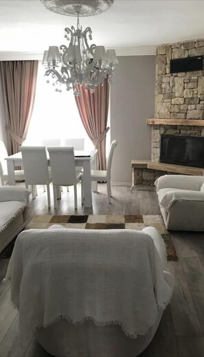 106-cm Smart TV with satellite channels - Baran Apart (Sile)