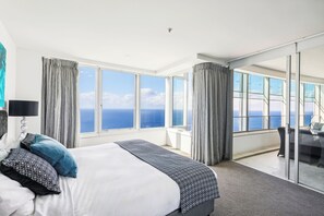 4 Bedroom Ocean Sub-Penthouse | Individually decorated, individually furnished, iron/ironing board - Designer Rooms at Q1 resort - GCLR (Surfers Paradise)
