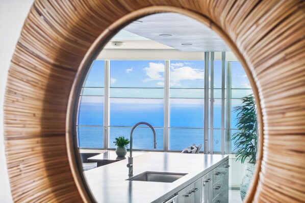 4 Bedroom Ocean Sub-Penthouse | Individually decorated, individually furnished, iron/ironing board - Designer Rooms at Q1 resort - GCLR (Surfers Paradise)