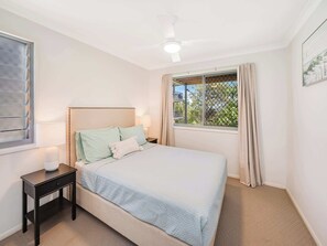 3 bedrooms, iron/ironing board, WiFi, bed sheets