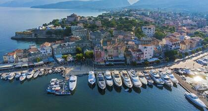 Rez de villa au calme avec jardin,vue Mer,parking