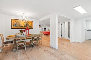 Dining -  5RM Seattle house w/hot tub , 12 minutes to stadiums  (Seattle)