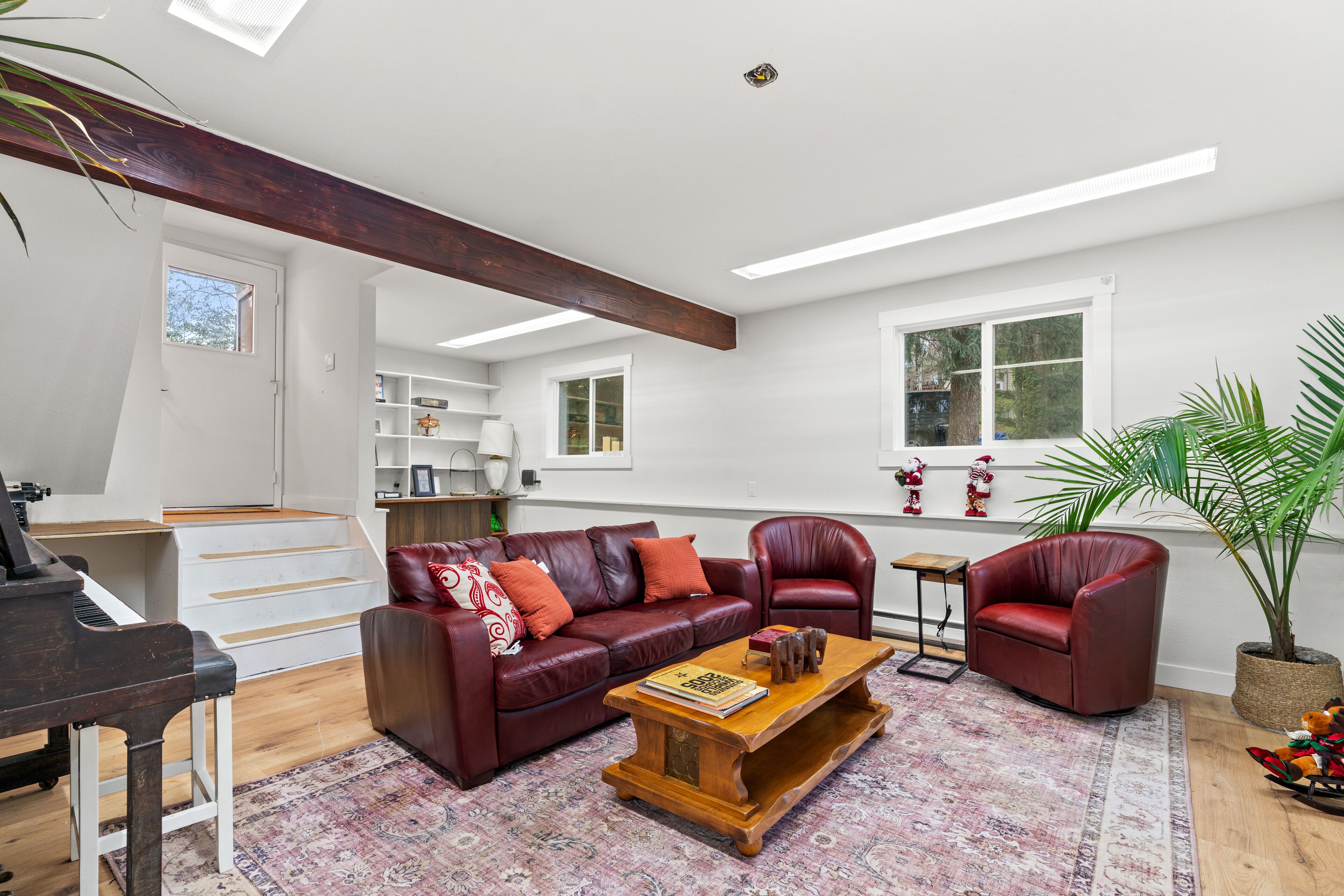 Smart TV, fireplace, video games, books